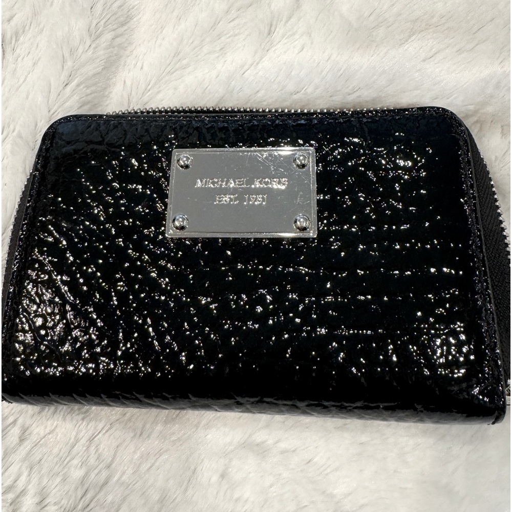Michael Kors Snakeskin Wristlet in amazing condition!‎
